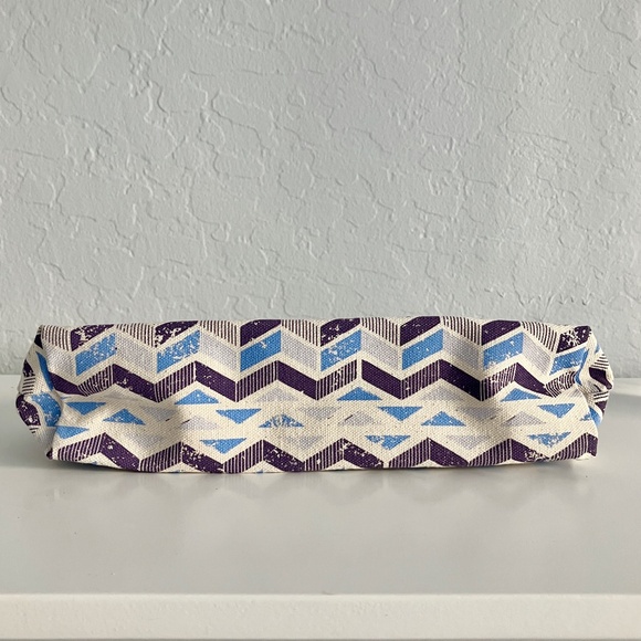 NWOT Clarins Feed 10 Canvas Makeup Cosmetics Bag Pouch Blue and Cream - Picture 7 of 15